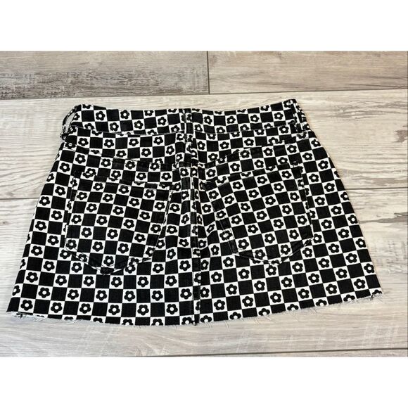 Pacsun black and white checked flowered mini skirt size 25 - Picture 8 of 12